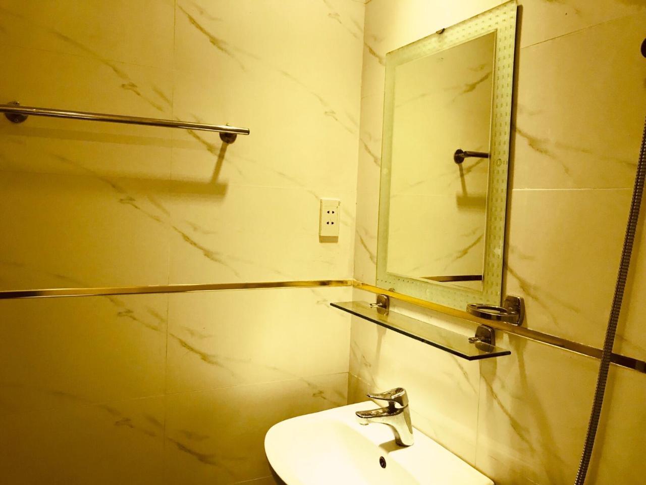 Quynh Anh Hotel Thành Pho Ho Chí Minh Esterno foto