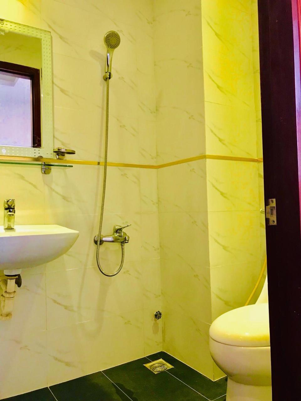 Quynh Anh Hotel Thành Pho Ho Chí Minh Esterno foto